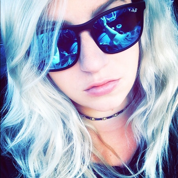 Meet your Posher, Danielle - Picture 1 of 1